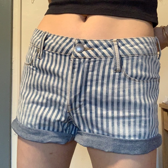 CUTEST STRIPED SHORTS 🌈😻 - Picture 2 of 3